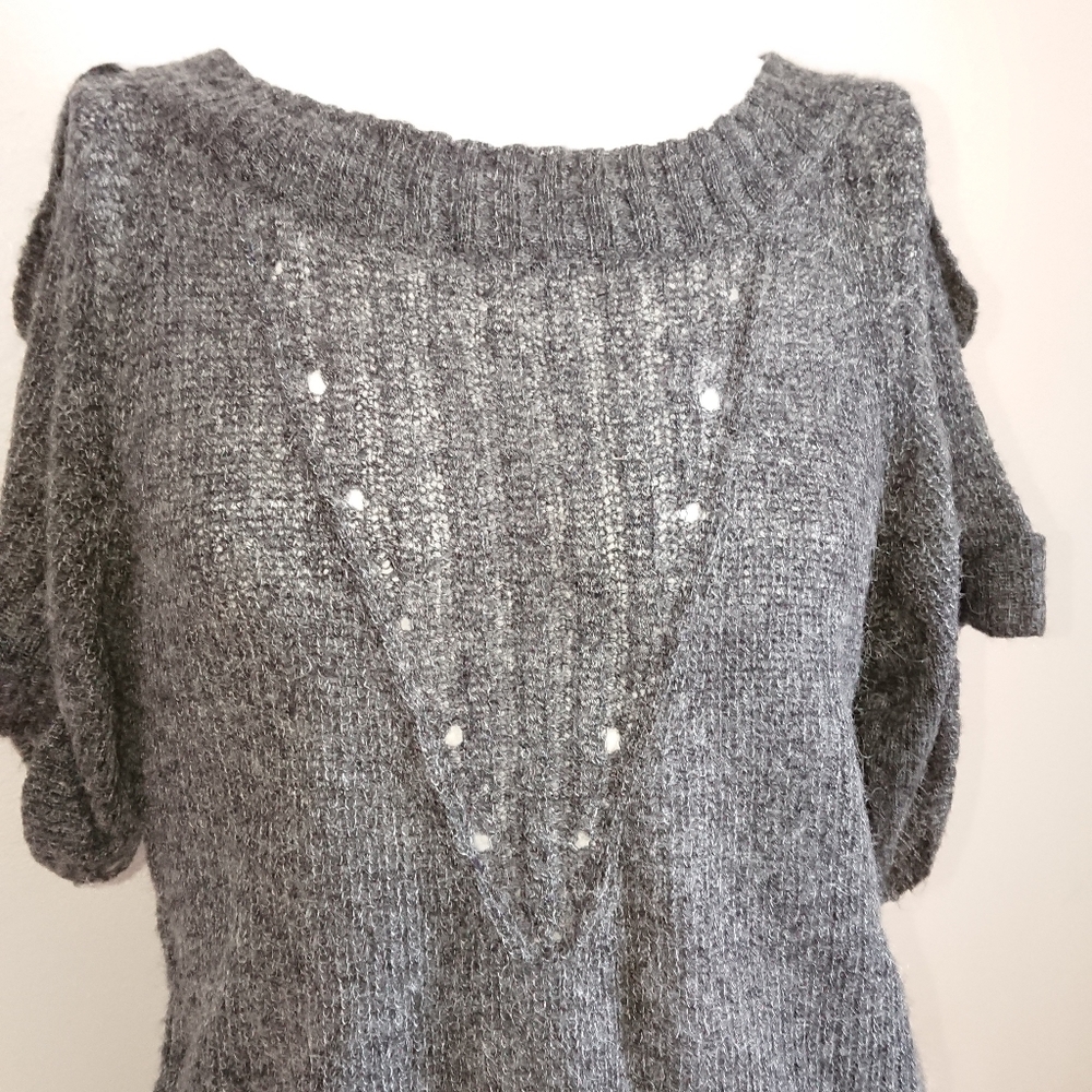 Nordstrom Hinge sweater M chest 40" lenght 23"